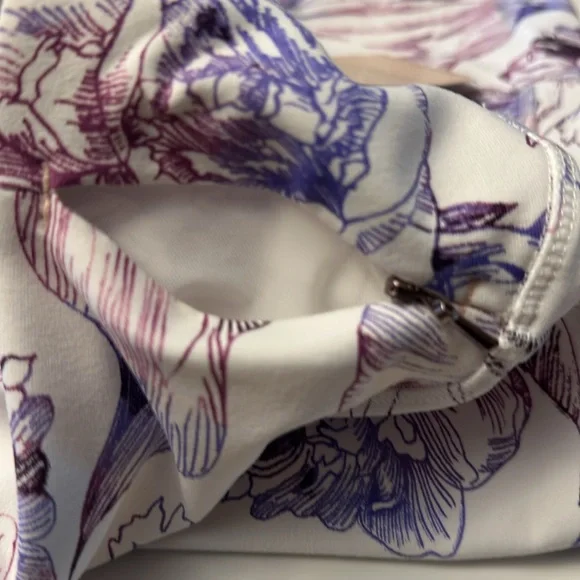 Calia by Carrie Underwood White Purple Floral Cropped Leggings Pants NWT MEDIUM - Picture 3 of 7